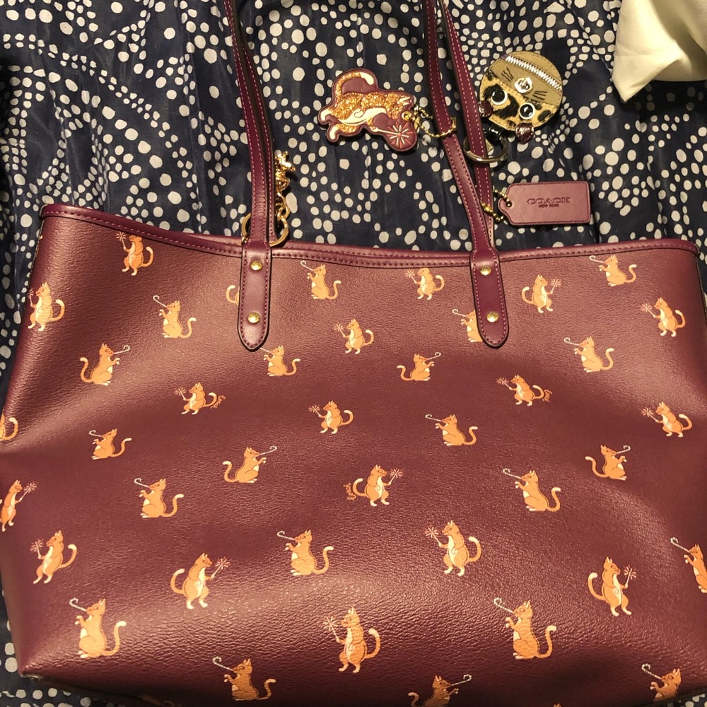 **SOLD**Coach Reversable Party Cat Tote - Picture 5 of 13